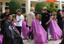 LEK Barber Academy Cắt T&oacute;c Cho Bộ Đội Qu&acirc;n Khu 7 Ch&agrave;o Mừng Lễ Quốc Kh&aacute;nh 2/9