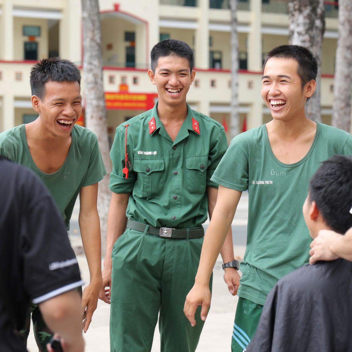 cắt tóc bộ đội quân khu 7