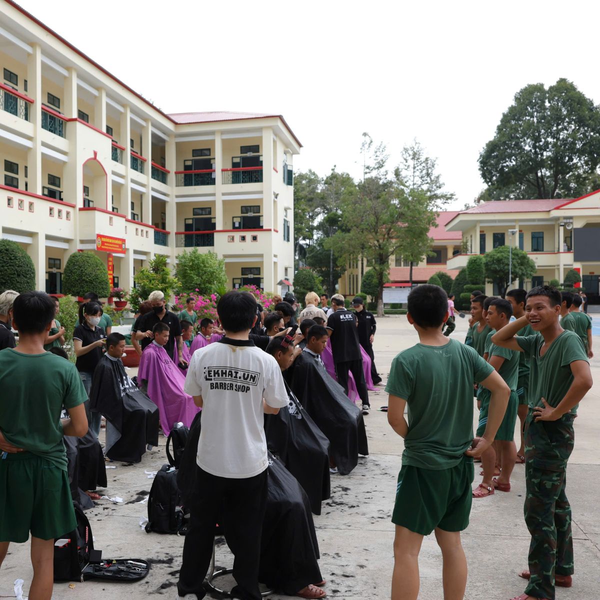 cắt tóc bộ đội quân khu 7