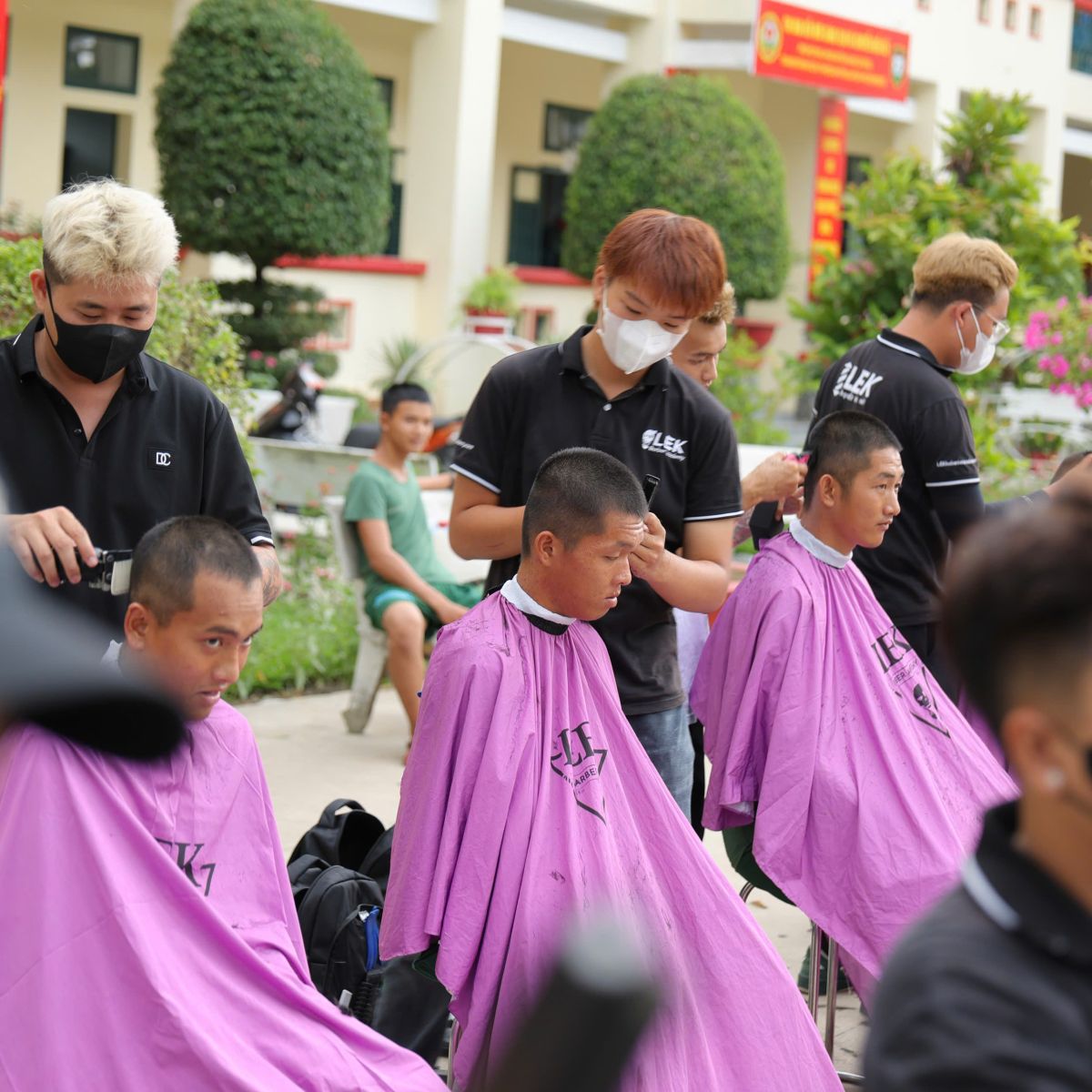 cắt tóc bộ đội quân khu 7