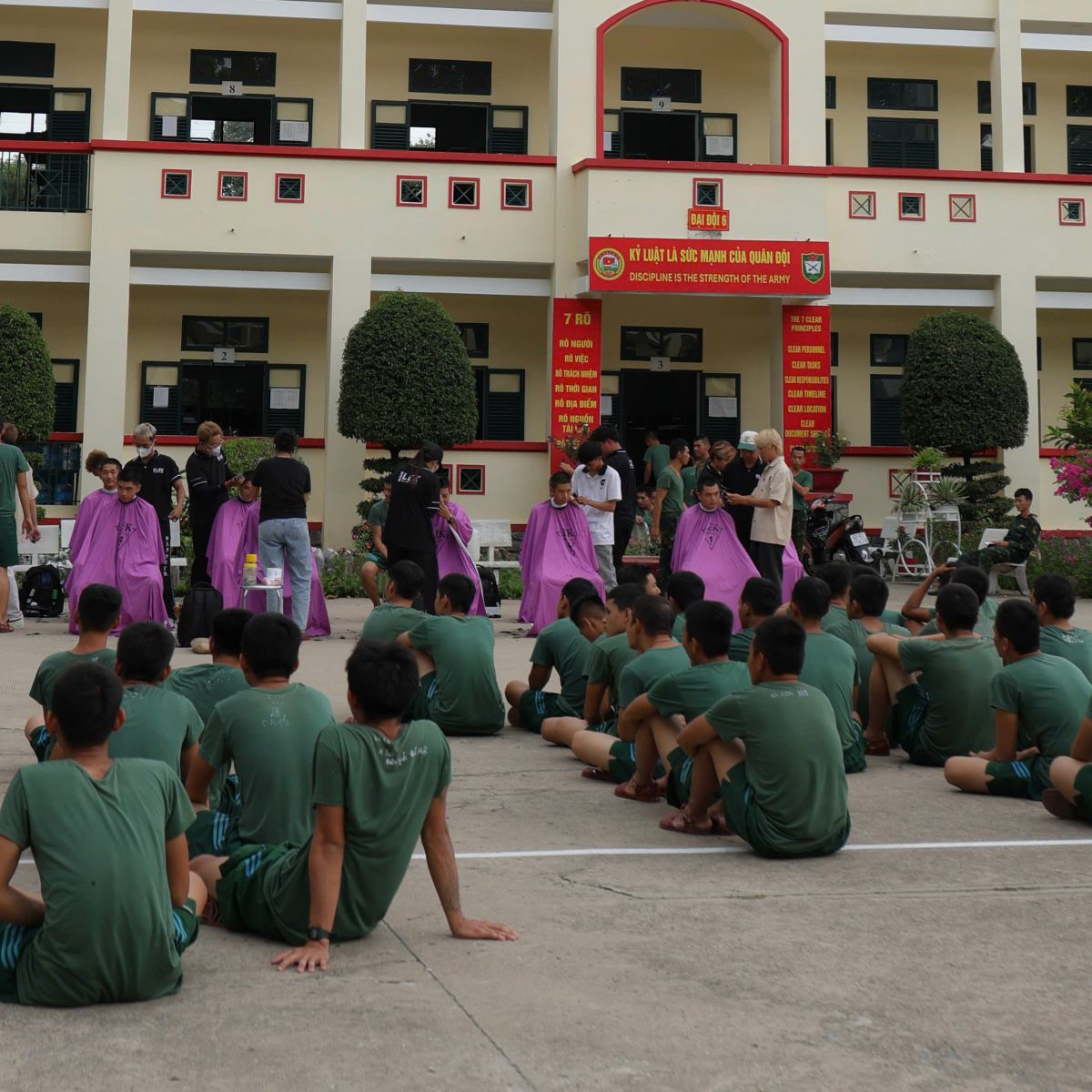 cắt tóc bộ đội quân khu 7