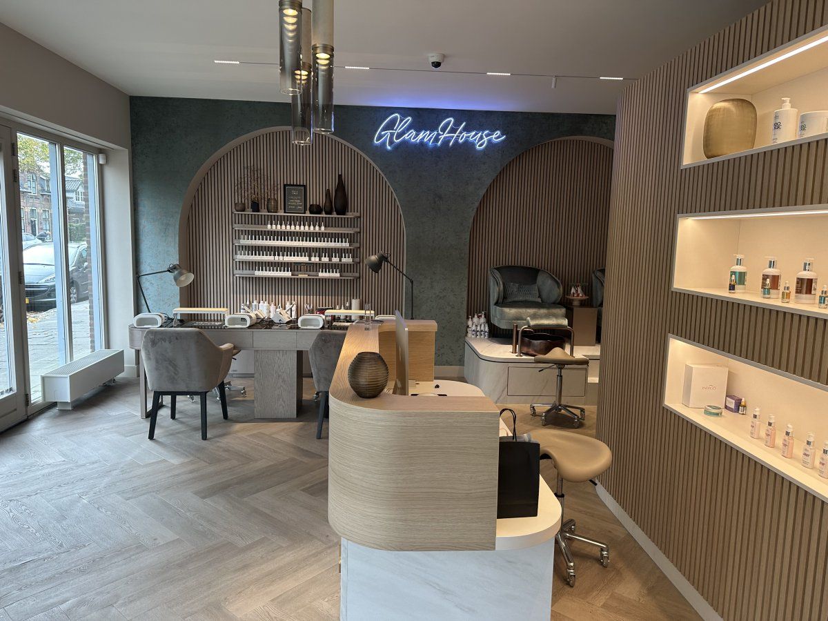 Nên Học Barber Hay Học Làm Tóc Nữ