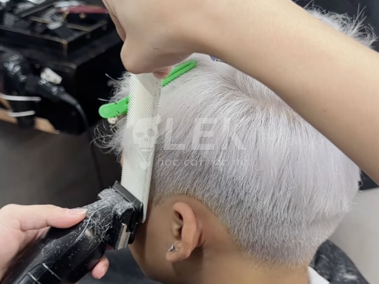 Cách Nhuộm Tóc Bạch Kim