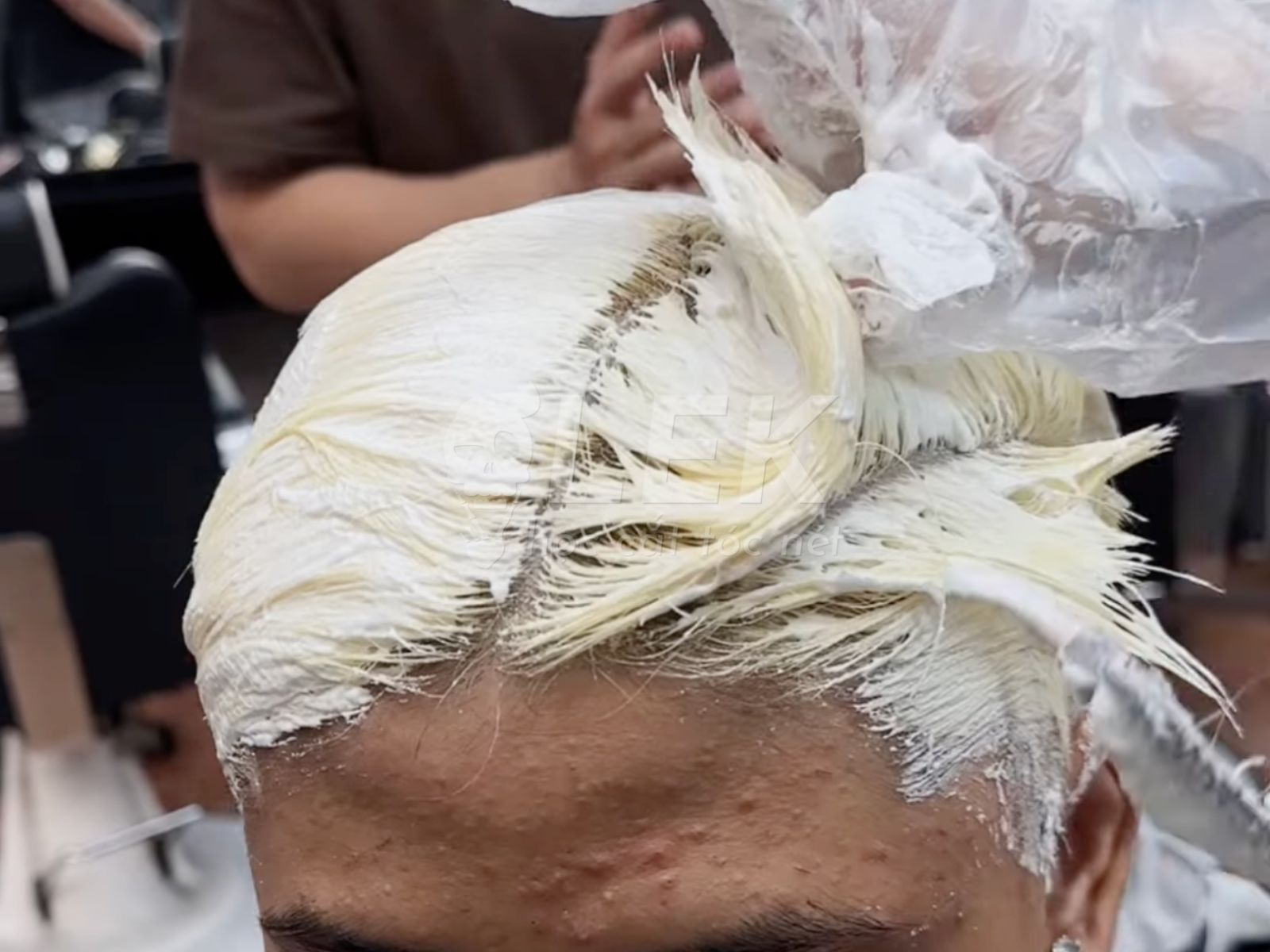 Cách Nhuộm Tóc Bạch Kim