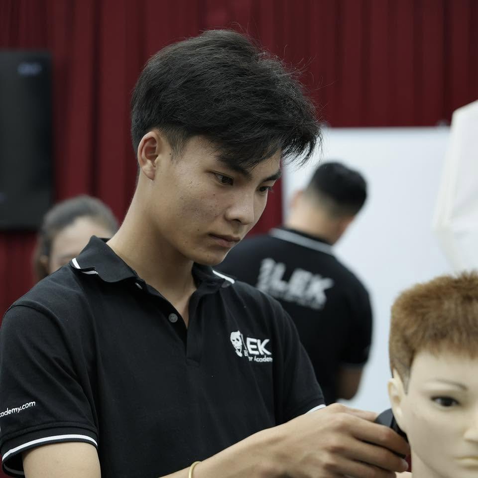 Cắt Tóc Nam Thực Tế