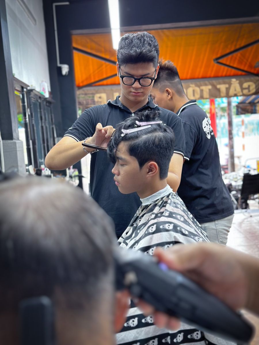 học barber trên tóc thật