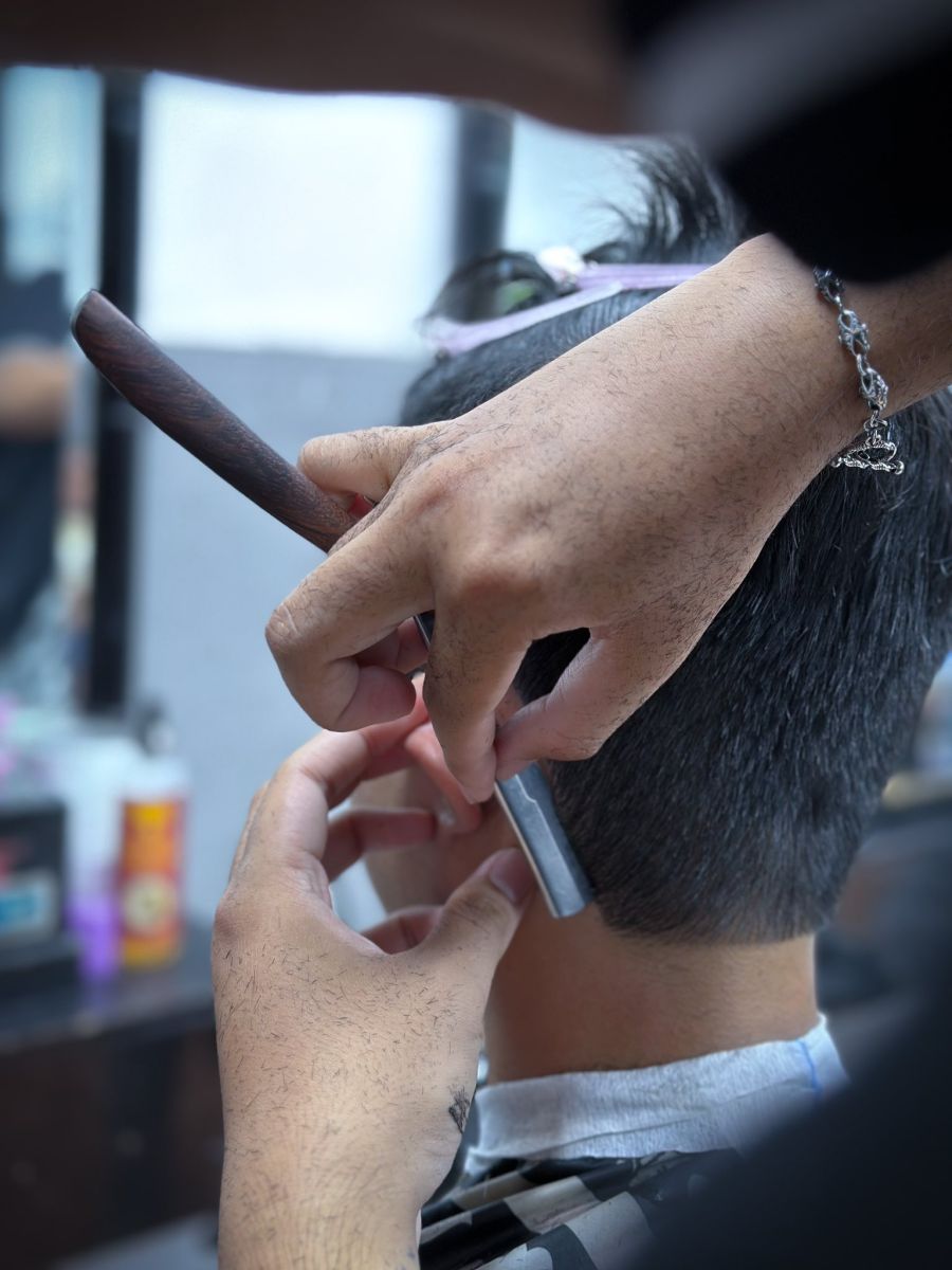 học barber trên tóc thật