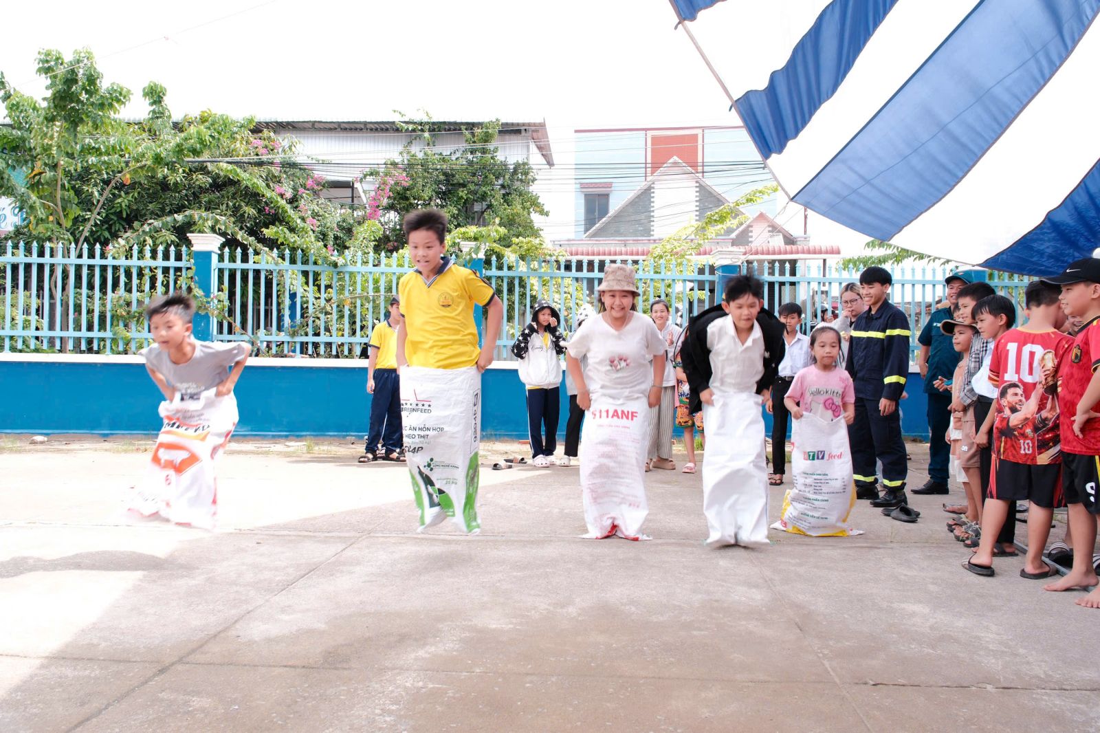Hình ảnh các bạn nhỏ vui chơi chương trình