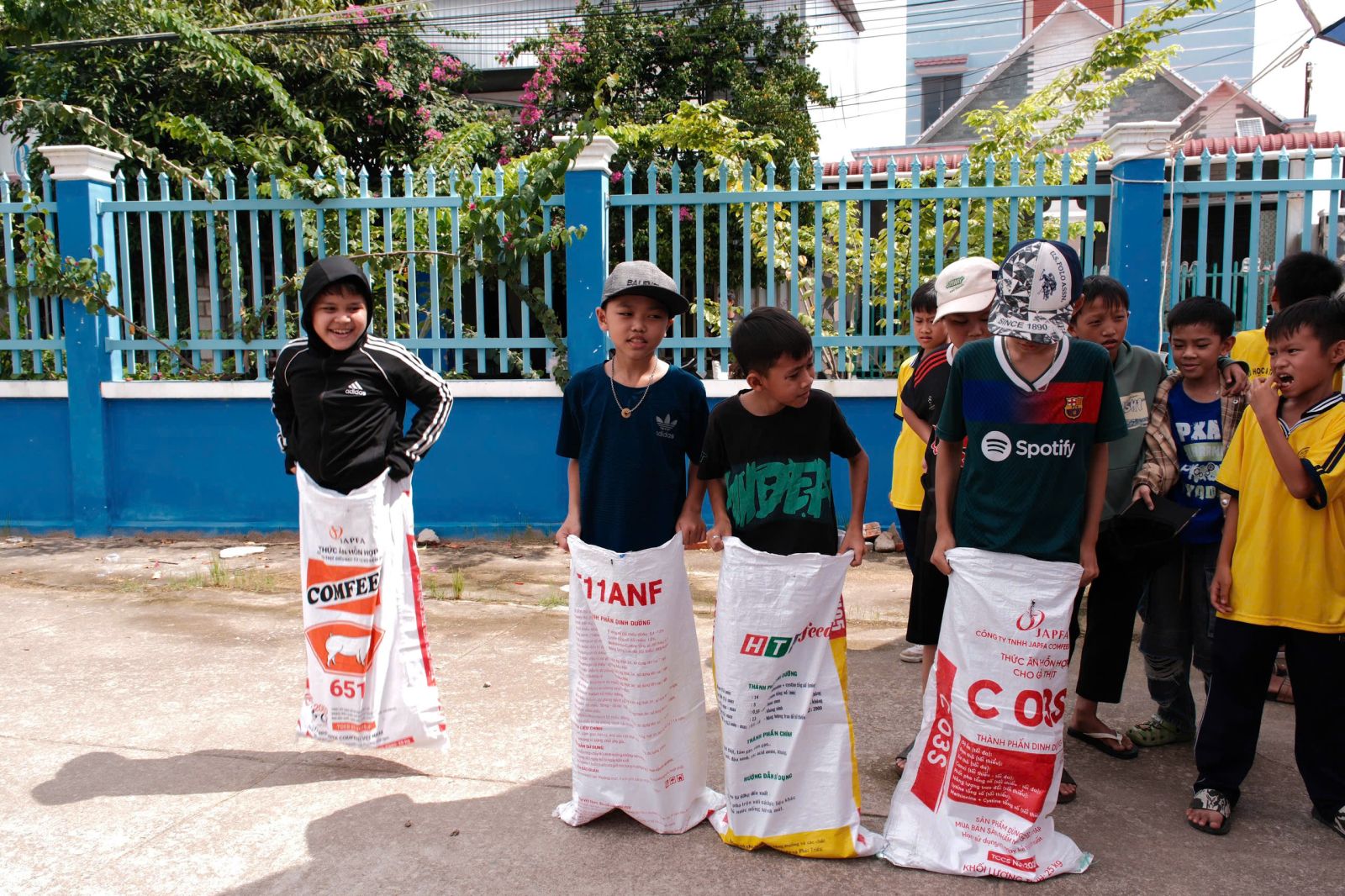 Hình ảnh các bạn nhỏ vui chơi chương trình