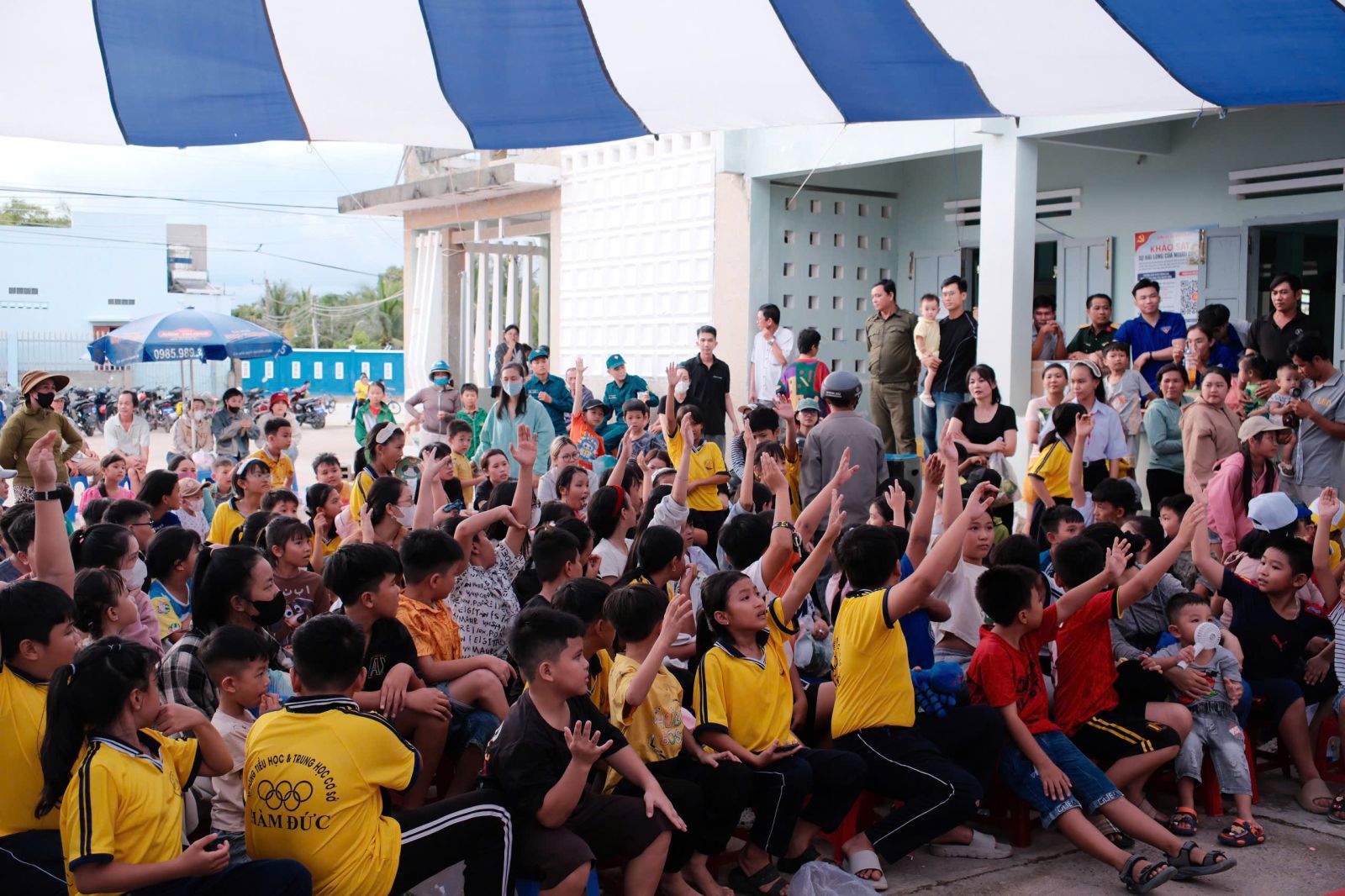 Không gian Nhà văn hóa thôn Tuy Hoà được thiết kế mái che
