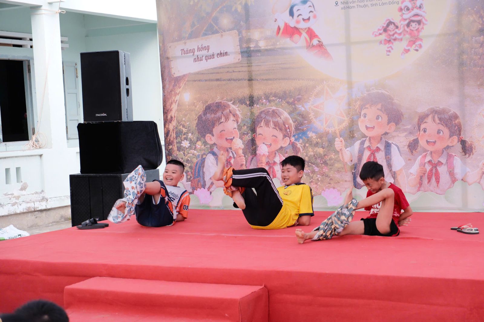 Hình ảnh các bạn nhỏ vui chơi chương trình