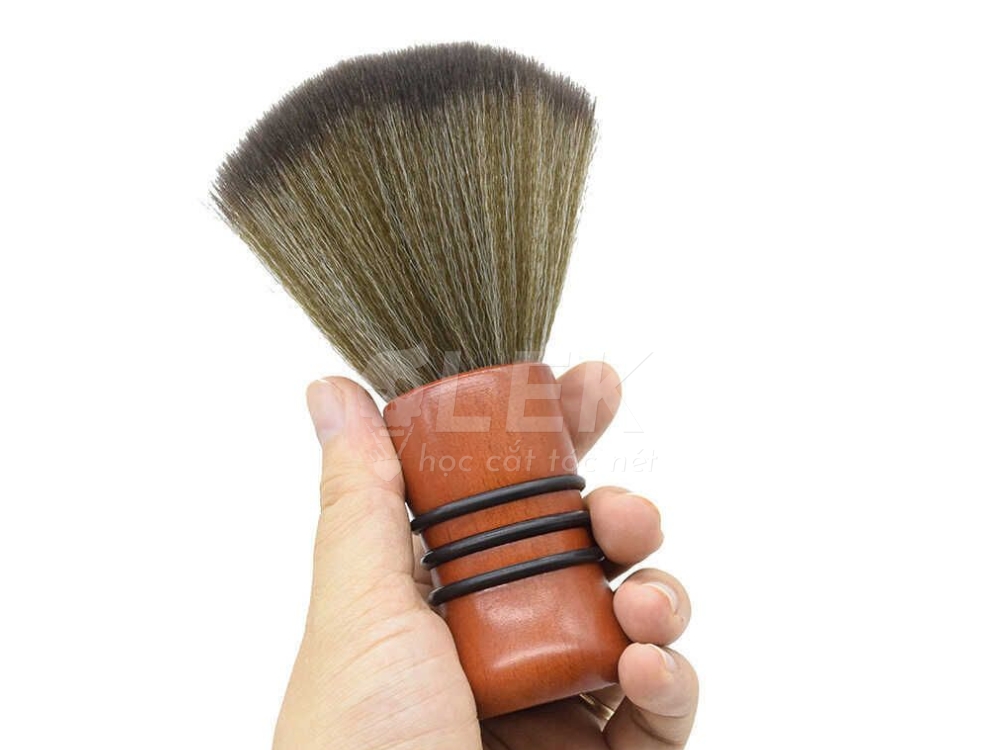 Vệ sinh dụng cụ barber