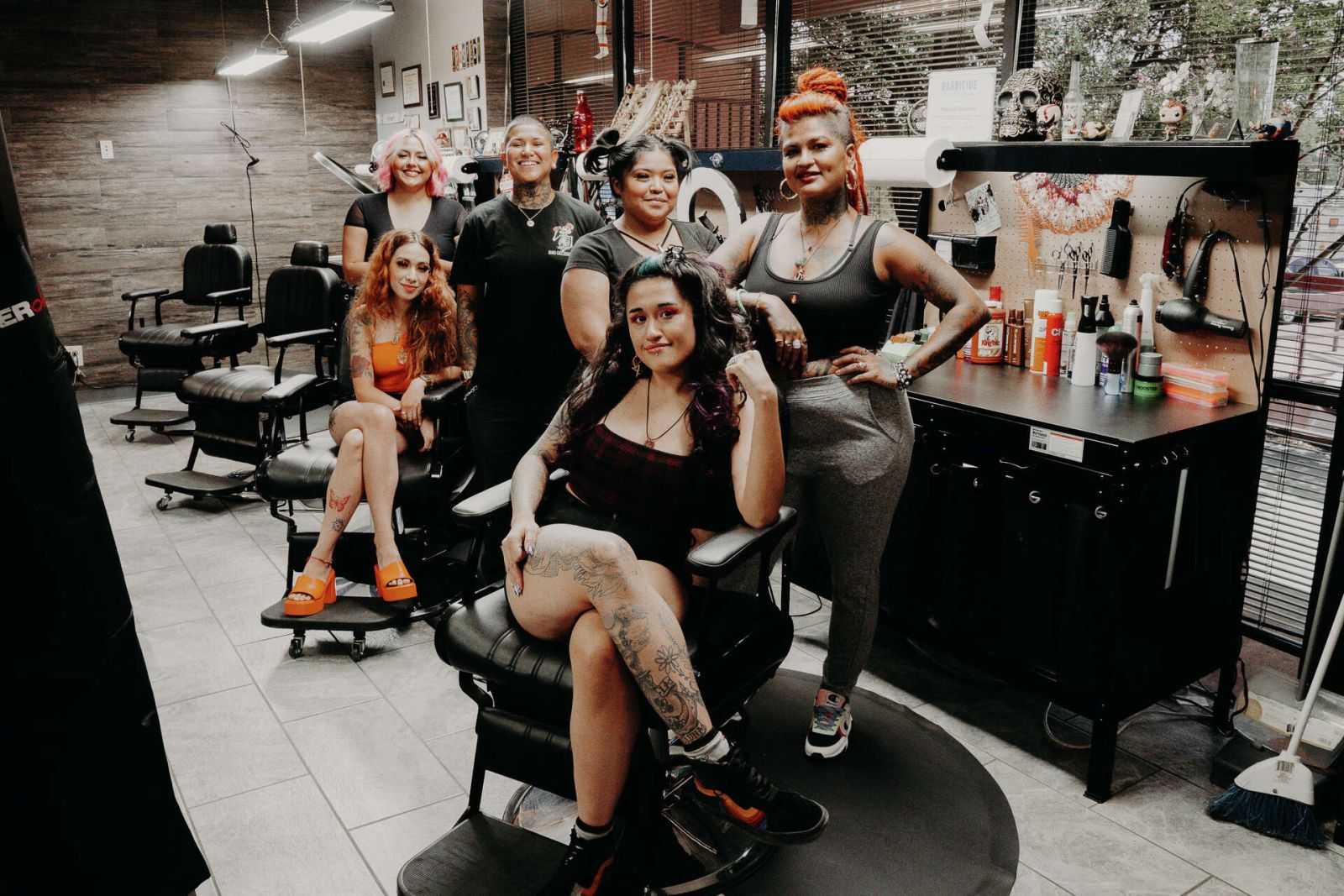 Phụ nữ làm barber